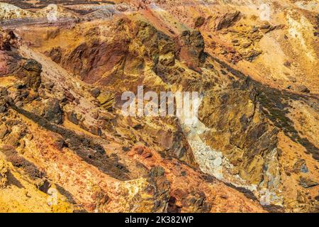 Parys Mountain, également connu sous le nom de Copper Mountain, près d'Amlwch à Anglesey, pays de Galles. L'ancienne mine de cuivre est une attraction touristique populaire Banque D'Images