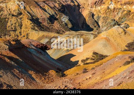 Parys Mountain, également connu sous le nom de Copper Mountain, près d'Amlwch à Anglesey, pays de Galles. L'ancienne mine de cuivre est une attraction touristique populaire Banque D'Images