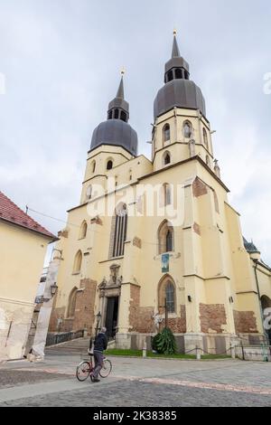 Basilique Saint-Nicolas dans la ville de Trnava, Slovaquie Banque D'Images