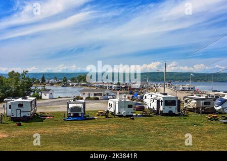 Ben Eoin, Canada - 1 août 2022 : le centre de villégiature et terrain de camping Ben Eoin Beach RV a été fondé au Cap-Breton, en Nouvelle-Écosse, sur les pittoresques lacs bras d’Or Banque D'Images