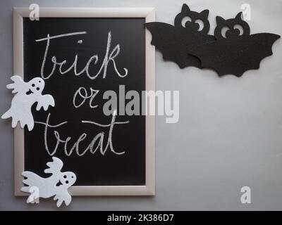 arrière-plan trick and treat peint sur un tableau noir Banque D'Images