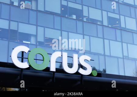 Le logo Corus Entertainment, une dérivée de Shaw Communications, est visible au sommet de l'immeuble de bureaux du siège social à Toronto. Banque D'Images