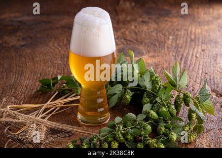 bière pâle indienne sur bois Banque D'Images