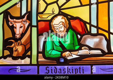 Vitraux dans l'église, Akureyri, Islande, Europe Banque D'Images