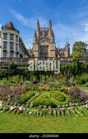 Vue sur Parade Gardens dans la ville de Bath, Somerset, Royaume-Uni. Banque D'Images