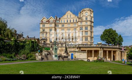 Vue sur Parade Gardens dans la ville de Bath, Somerset, Royaume-Uni. Banque D'Images