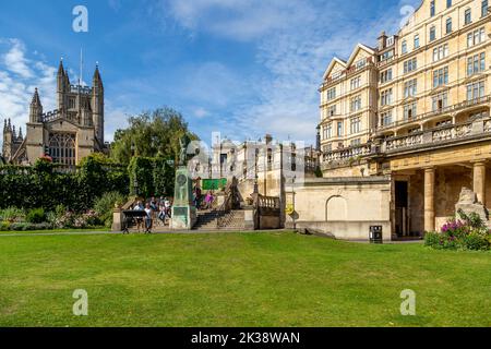 Vue sur Parade Gardens dans la ville de Bath, Somerset, Royaume-Uni. Banque D'Images