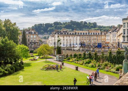 Vue sur Parade Gardens dans la ville de Bath, Somerset, Royaume-Uni. Banque D'Images