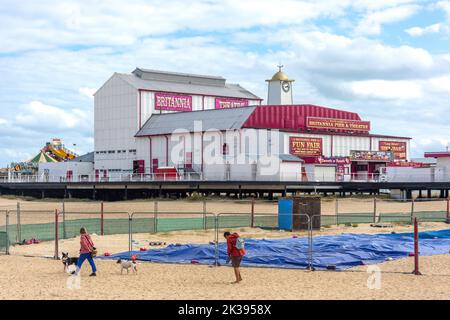 Brittania Pier et plage, Marine Parade, Great Yarmouth, Norfolk, Angleterre, Royaume-Uni Banque D'Images