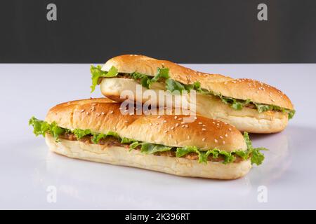 sandwich sur fond blanc Banque D'Images