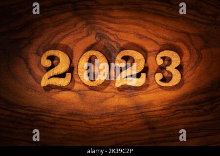 Nouvel an 2023 - Inscription par lettres en bois, carte de voeux Banque D'Images