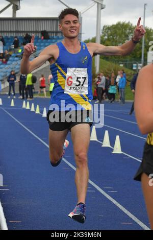 Manchester, Royaume-Uni. Dimanche, 25th septembre 2022. Philip Sesemann, Leeds City Athletic Club Une équipe (Ossama Meslek, Joshua Dickinson, Ed Bovingdon, Graham Rush, Richard Allen, Philip Sesemann) remporte 2022 championnats d'athlétisme du Nord de relais routier d'automne pour hommes en 6 étapes. Stade régional de Manchester, Sportcity. © Yoko Shelley crédit: Yoko Shelley/Alay Live News Banque D'Images