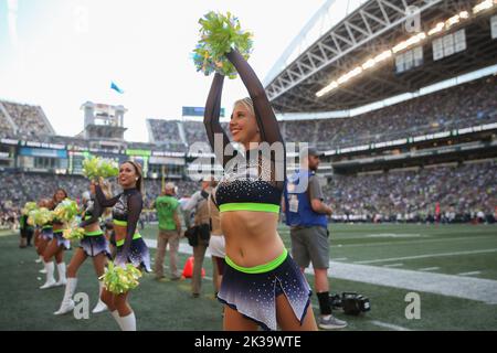 Seattle, WA, États-Unis. 25th septembre 2022. Un danseur de Seahawks lors d'un match entre les Atlanta Falcons et les Seattle Seahawks au Lumen Field à Seattle, WA. Les Falcons ont gagné 27-23. Sean Brown/CSM/Alamy Live News Banque D'Images