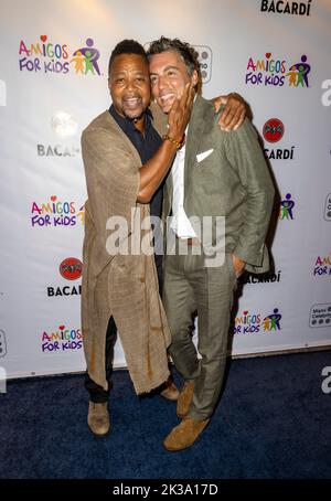 Miami, États-Unis d'Amérique. 24th septembre 2022. MIAMI, FL - SEP 24: Acteur Cuba Gooding, Jr et Fabian Basabe sont vus pendant “Amigos for Kids” Miami Celebrity Dominos Night on 24 septembre 2022 à Miami, Floride. (Photo par Alberto E. Tamargo/Sipa USA) crédit: SIPA USA/Alay Live News Banque D'Images