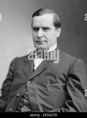 Un portrait du président américain William McKinley. McKinley était le président des États-Unis en 25th, et le troisième de quatre à être assassiné. Il a été abattu par Leon Czolgosz le 6th septembre 1901. Comme James Garfield, McKinley s'est brièvement remis des blessures pour mourir de sepsis un peu plus tard. Dans cette gravure, il est considéré comme un candidat présidentiel. Banque D'Images