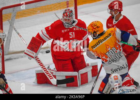 Lausanne, Suisse. 09th mai 2022. Stephan Tobias (gardien de but) Lausanne HC (51) est en action pendant le Derby 1st de la saison 2022-2023 implique Lausanne HC et les Lions ZSC de la saison 2022-2023 de la Ligue nationale suisse avec les Lions Lausanne HC et ZSC. (Photo par Eric Dubost/Pacific Press) crédit: Pacific Press Media production Corp./Alay Live News Banque D'Images