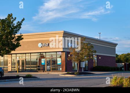 Batavia, New York, États-Unis - 21 février 2022 : un détaillant agréé AT&T, Premier technologies, sur la place commerciale du centre-ville. Banque D'Images