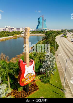 Hollywood, FL, Etats-Unis - 23 septembre 2022: Photo aérienne Hard Rock casino Resort Oasis Tower Banque D'Images