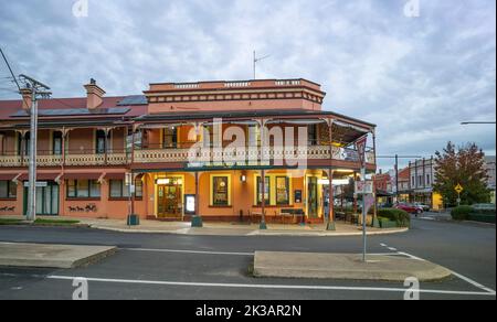 Le Great central Hotel et vue sur la rue principale à Glen Innes, nord de la nouvelle-galles du Sud, australie Banque D'Images