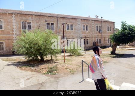 Bâtiments historiques dans la cour traditionnelle du quartier de Nachlaot , Jérusalem, Israël. Banque D'Images