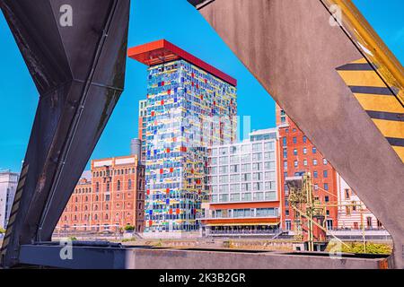 Media Bay est une zone industrielle de poste moderne et populaire dans la ville de Düsseldorf. Maintenant construit avec des hôtels, dans le passé - un port occupé Banque D'Images