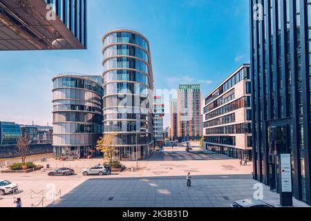 23 juillet 2022, Dusseldorf, Allemagne: De nombreux bâtiments d'hôtel à Media Harbour Banque D'Images