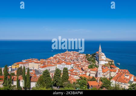 Ville de Piran en Slovénie. Vieille ville pittoresque sur la côte de la mer Adriatique dans la région slovène de l'Istrie. Banque D'Images