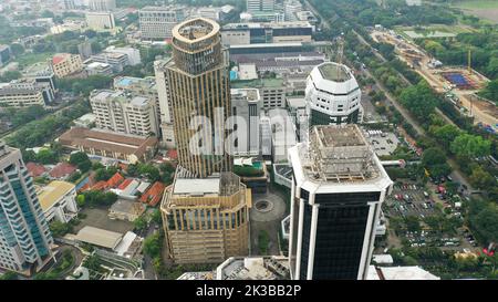 Vue sur les bâtiments du centre de Jakarta, précisément dans la rue Merdeka, vue depuis le sommet du monument national ou Monas Banque D'Images