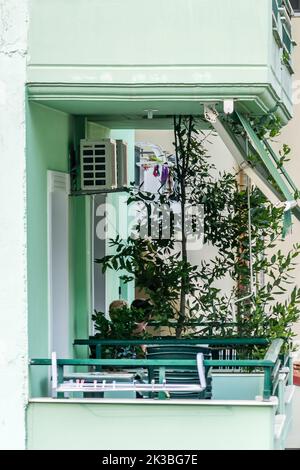 Une vue sur les terrasses d'un hôtel privé dans un petit endroit calme Leptokarya, Grèce . Banque D'Images