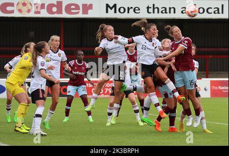 DAGENHAM ANGLETERRE - SEPTEMBRE 25 :L-R Maya le Tissier, Katie Zelem de Manchester United Women et Lucy Parker de West Ham United WFC pendant Barclays Banque D'Images