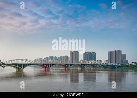 Troisième pont de la rivière Minjiang à Leshan, province du Sichuan, Chine Banque D'Images