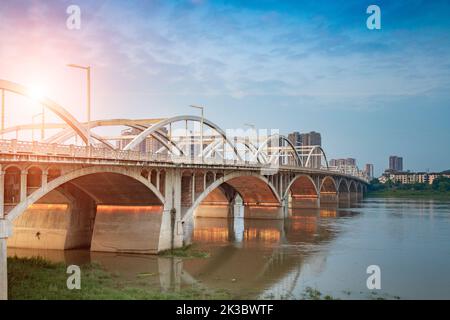 Troisième pont de la rivière Minjiang à Leshan, province du Sichuan, Chine Banque D'Images