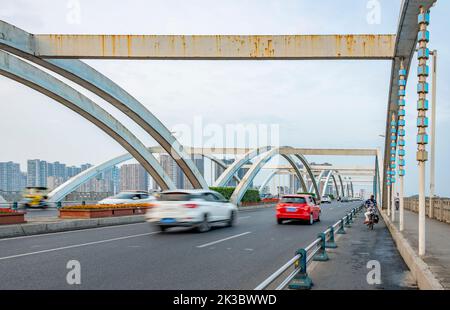 Troisième pont de la rivière Minjiang à Leshan, province du Sichuan, Chine Banque D'Images