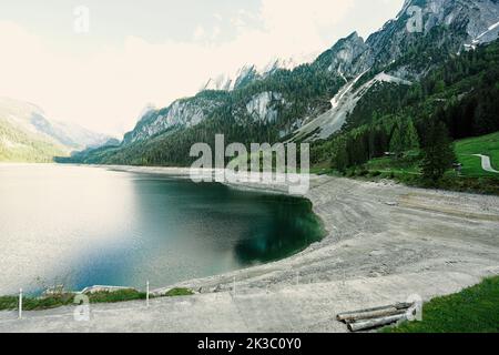 Lac et montagnes à Vorderer Gosausee, Gosau, haute-Autriche. Banque D'Images