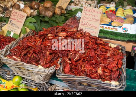 Rome, Italie - septembre 2022 - produits frais en vente au marché Campo de Fiori Banque D'Images