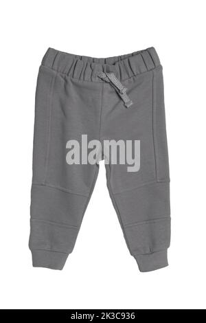 Vêtements de sport pour enfants. Gros plan d'un pantalon de sport gris pour bébé enfant isolé sur fond blanc. Pantalon tendance printemps et automne pour les enfants. Banque D'Images