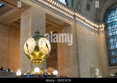 THA main Concourse à Grand Central terminal à New York, qui est l'une des gares ferroviaires les plus fréquentées au monde Banque D'Images