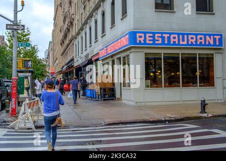 Tom’s restaurant sur 2880 Broadway à Manhattan, New York City est célèbre pour avoir été présenté dans Seinfeld et dans la chanson de Suzanne Vega Tom’s Diner. Banque D'Images