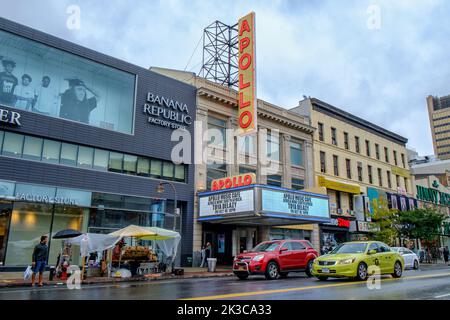 Théâtre Apollo légendaire à Harlem, New York. Le théâtre a présenté de nombreux artistes de musique de couleur célèbres dans le monde entier. Banque D'Images