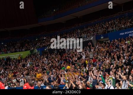 Sydney, Australie. 26th septembre 2022. Les fans australiens célèbrent une pièce lors du match de la coupe du monde 2022 de la FIBA Womens entre le Canada et l'Australie au Sydney Superdome à Sydney, en Australie. (Foto: NOE Llamas/Sports Press photo/C - DÉLAI D'UNE HEURE - ACTIVER FTP SEULEMENT SI LES IMAGES DE MOINS D'UNE HEURE - Alay) crédit: SPP Sport Press photo. /Alamy Live News Banque D'Images