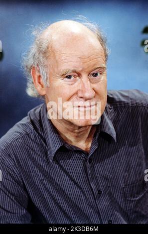 Franz Hohler, Schweizer Kabarettist, Liedermacher und Schriftsteller, Portrait, Deutschland, 1998. Franz Hohler, artiste de cabaret suisse, écrivain et compositeur, portrait, Allemagne, 1998. Banque D'Images