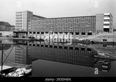 Blick auf am Altmarkt 1, heute Finanzamt Kassel 1, vers 1960. Vue de 1, Am Altmarkt, aujourd'hui le premier bureau fiscal de Kassels, vers 1960. Banque D'Images