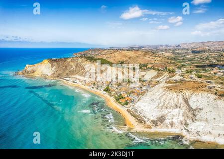 Vue aérienne avec Rossello Beach, île de Sicile, Italie Banque D'Images