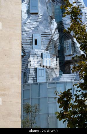 Arles (sud-est de la France) : Luma Arles, un centre artistique conçu par l'architecte Frank Gehry pour la Fondation LUMA établie par Maja Hoffmann-Edito Banque D'Images