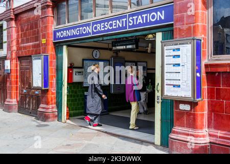 Station de métro Mornington Crescent sur la Northern Line, rendue célèbre par le spectacle de comédie de la BBC « Je suis désolé que je n'ai pas un indice », Camden, Londres, Royaume-Uni Banque D'Images