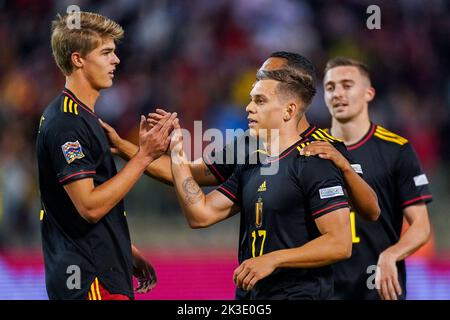 BRUXELLES, BELGIQUE - JUIN 8 : Leandro Trossard de Belgique célèbre après avoir marquant son but avec Youri Tielemans de Belgique et Charles de Ketelaere de Belgique lors de la Ligue des Nations de l'UEFA Un match du Groupe 4 entre la Belgique et la Pologne au Stade Roi Baudouin sur 8 juin, 2022 à Bruxelles, Belgique (photo de Joris Verwijst/Orange Pictures) Banque D'Images