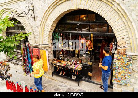 Shaki, Azerbaïdjan- 20 mai 2019 : magasins d'antiquités à Shaki, Azerbaïdjan Banque D'Images