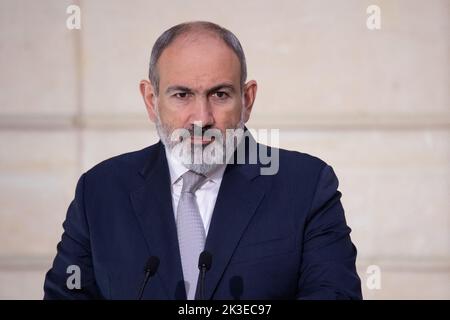 Paris, France, sur 26 septembre 2022. Le Premier ministre arménien Nikol Pashinyan Nikol Pashinyan lors d'une conférence de presse conjointe à la suite d'une réunion au Palais présidentiel de l'Elysée à Paris, en France, sur 26 septembre 2022. Photo de Raphael Lafargue/ABACAPRESS.COM Banque D'Images