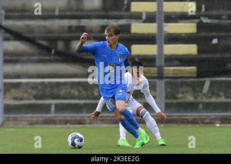 Lors du match de l'UEFA des moins de 21 ans entre l'Italie U21 1-1 Japon U21 au stade Teofilo Patini sur 26 septembre 2022 à Castel di Sangro, Italie. Credit: Maurizio Borsari/AFLO/Alay Live News Banque D'Images