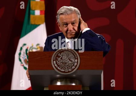 Mexico, Mexique. 26th septembre 2022. Le président mexicain Andres Manuel Lopez Obrador lors de la conférence de presse quotidienne du matin au Palais national de Mexico. Sur 26 septembre 2022 à Mexico, Mexique. (Image de crédit : © Luis Barron Eyepix Group/eyepix via ZUMA Press Wire) Banque D'Images